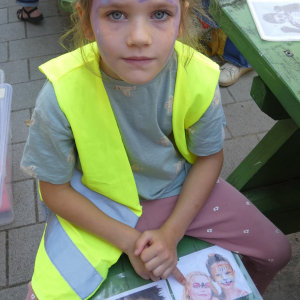 KInd geschminkt